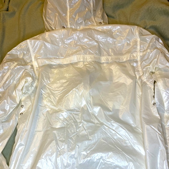 J. lindeberg Pull Over Raincoat - Picture 4 of 5